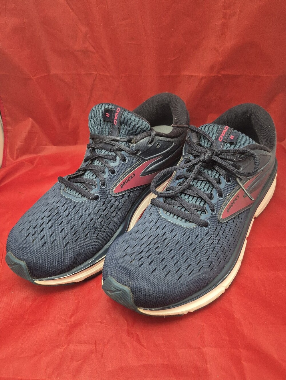 Brooks Dyad 11 Womens Size 10 Blue Pink White Athletic Running Shoes Sneakers